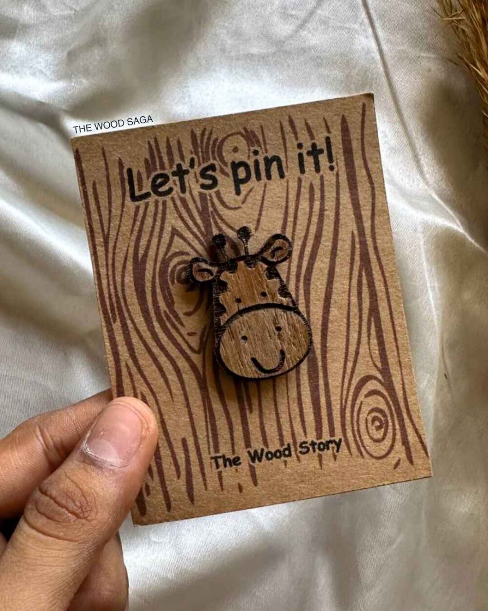 WOODEN GIRRAFE BROOCH PIN